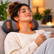 Cervéa™ placé dans le creux du bas du dos, homme allongé dans un salon